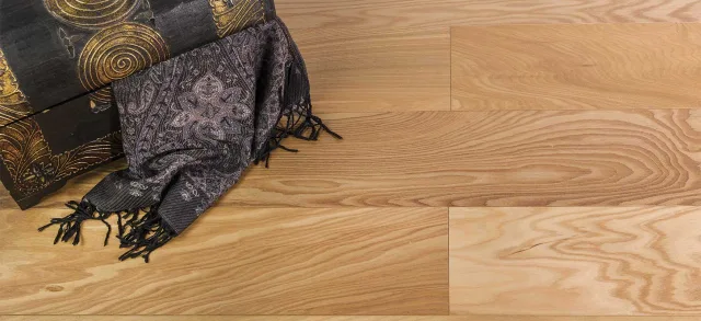 Pavimenti in legno di olmo: natura e bellezza con un tocco di eleganza