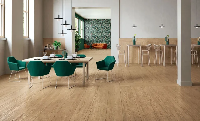 gres effetto legno a parete