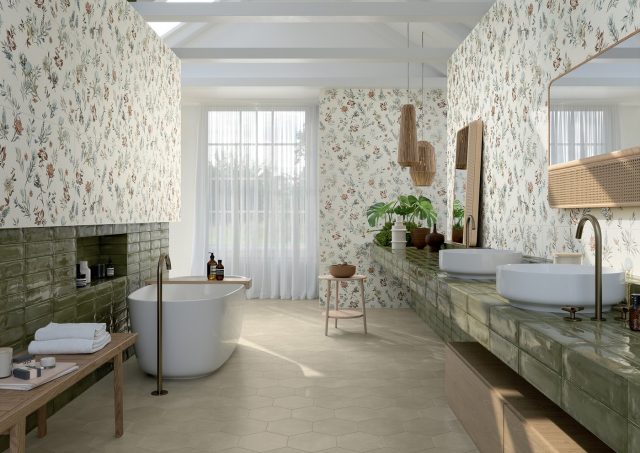 decorare con grandi lastre di gres - immagine di stanza con piastrelle decorative a motivo floreale