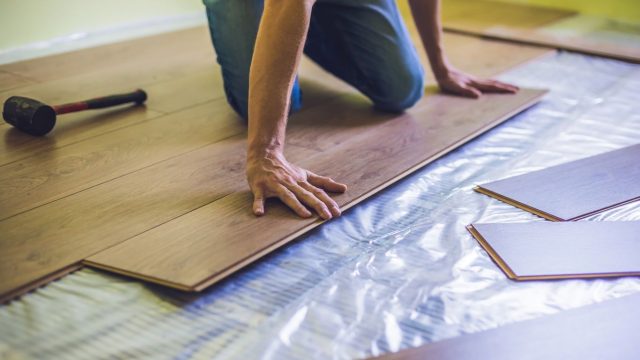 Parquet o laminato: Cosa ha più senso per il tuo spazio?