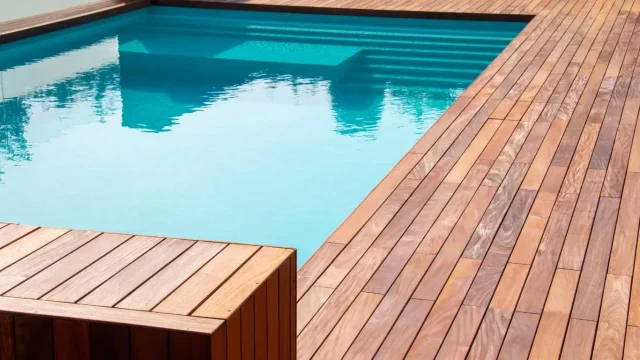 Come Scegliere i Migliori Pavimenti per Esterni per la Tua Piscina