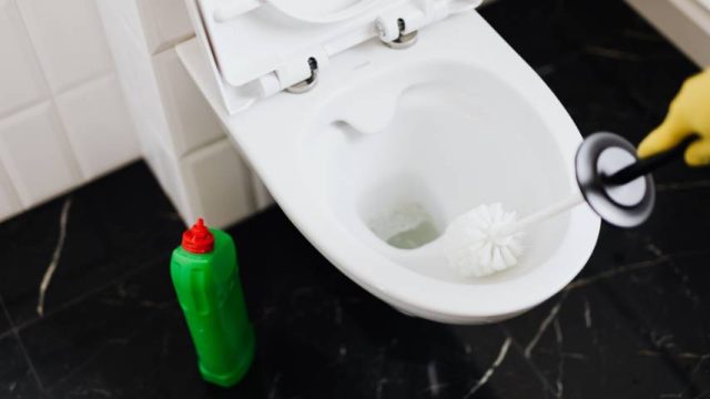 Come riparare crepe e danni su wc e bidet: consigli pratici