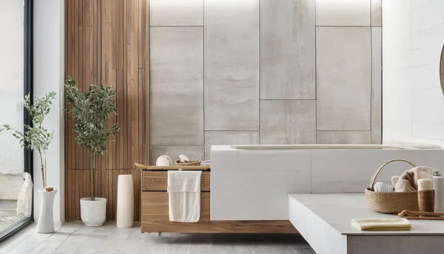 Cementine in colori neutri e una boiserie in gres porcellanato effetto legno per un look minimal e sofisticato.